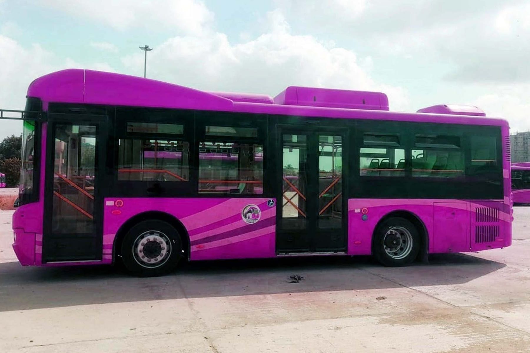 Pakistan führt erste Buslinien für Frauen ein