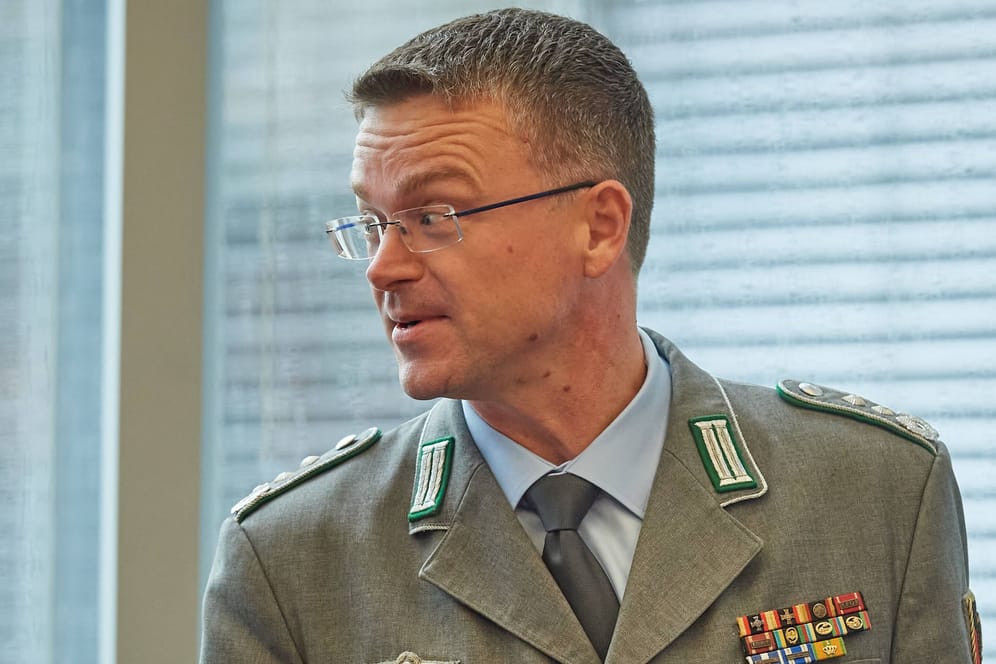 Oberst André Wüstner sieht Risiken bei der Lieferung von Leopard-Panzern an die Ukraine.
