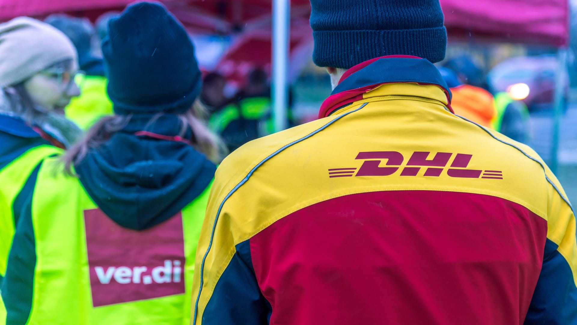 Die Gewerkschaft Verdi bestreikt die Verteilerzentren (Symbolbild): Auch in der Region Hannover bleiben wieder Briefe und Pakete liegen.