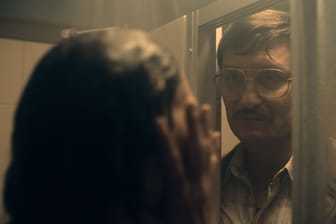Oliver Masucci als Schwerverbrecher Raik Doormann in einer Szene der True-Crime-Serie "Gefesselt": Sie ist auf Amazon Prime Video zu sehen.