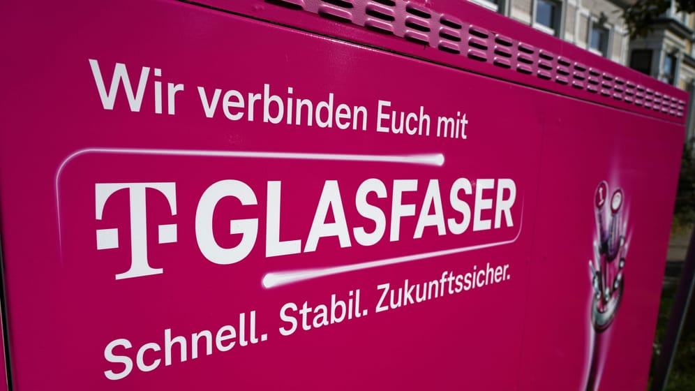 Werbung für das Glasfasernetz (Symbolfoto): Die Telekom entschuldigte sich für den Fauxpas.