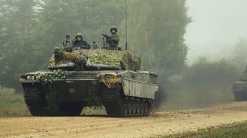 Ein Challenger-Panzer in Gebrauch (Archivbild): Großbritannien hat eine Lieferung angekündigt.