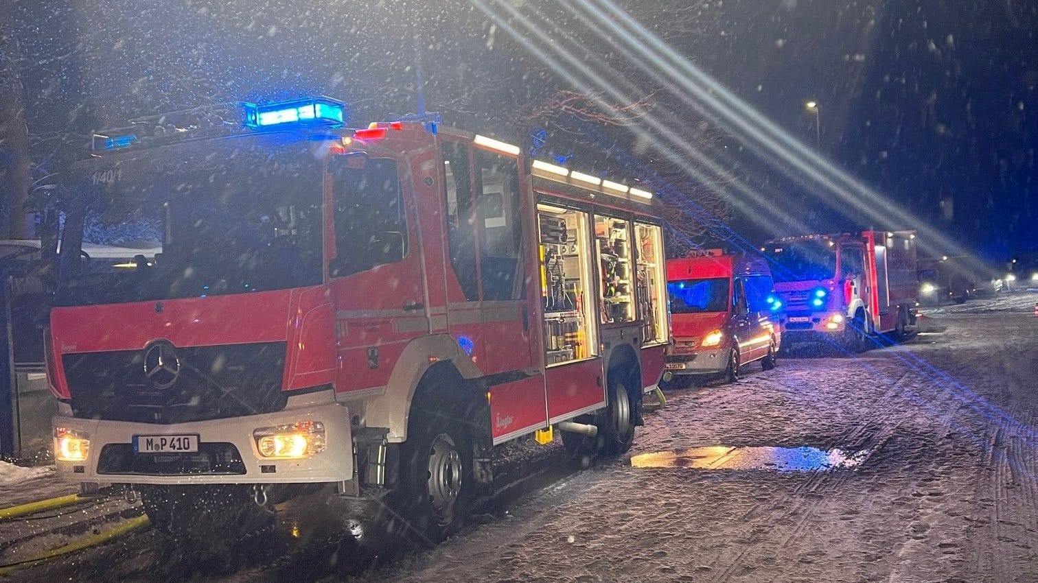 Feuerwehr vor Ort: Die Retter waren mit 250 Einsatzkräften vor Ort.
