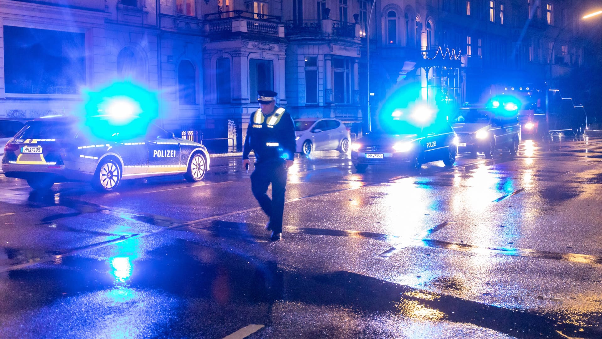 Unfallaufnahme der Polizei (Symbolfoto): Die Beamten suchen Zeugen.