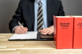 Gesetze mit Lachgarantie: In deutschen Gesetzbüchern finden sich auch Vorschriften, bei denen es schwerfällt, sie ernst zu nehmen.