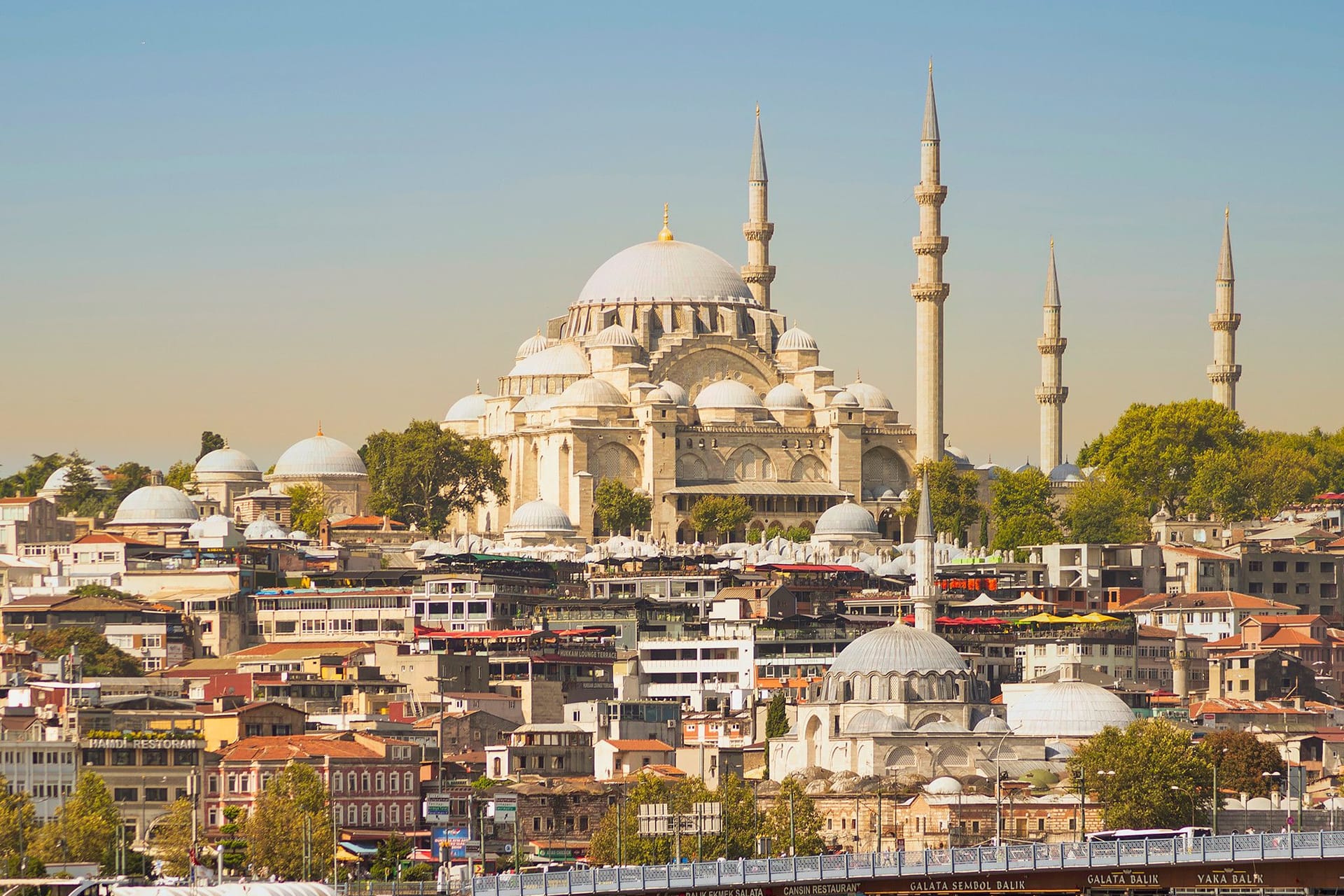 Blick auf Istanbul: Dort hat der Prozess gegen drei Erwachsene wegen Kindesmissbrauchs begonnen.