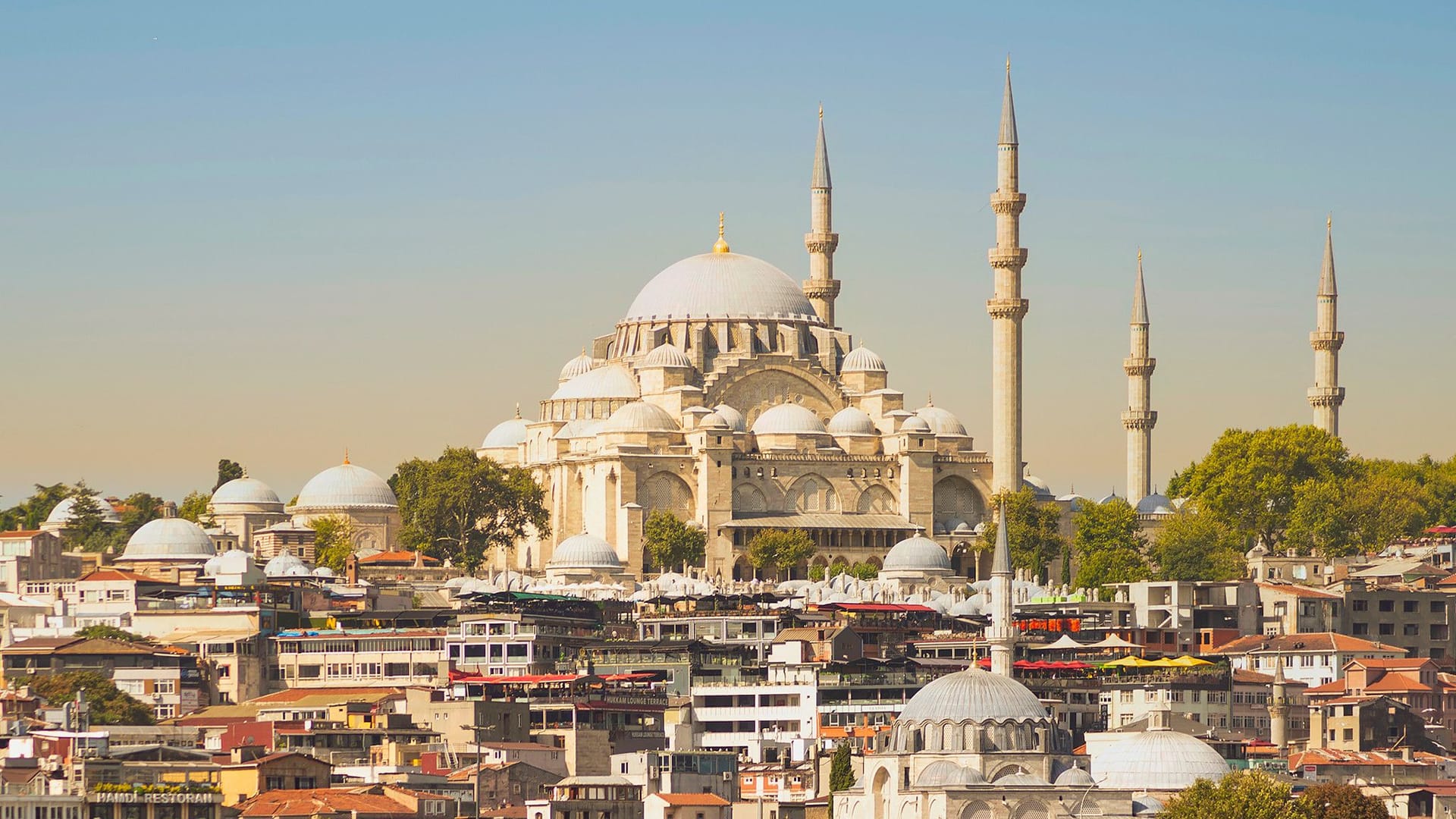 Blick auf Istanbul: Dort hat der Prozess gegen drei Erwachsene wegen Kindesmissbrauchs begonnen.