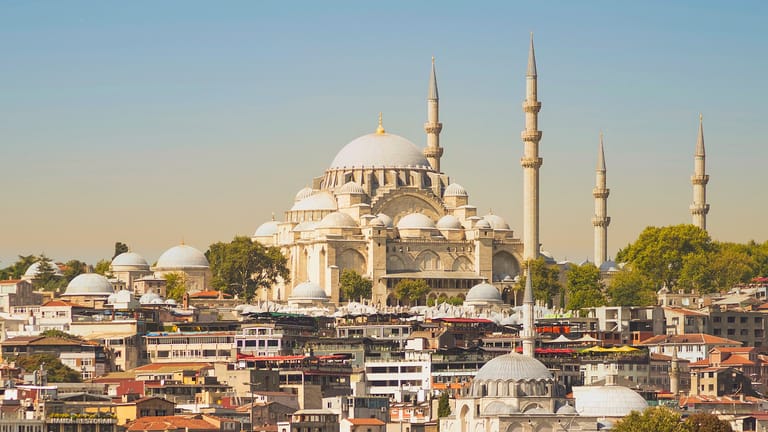 Blick auf Istanbul: Dort hat der Prozess gegen drei Erwachsene wegen Kindesmissbrauchs begonnen.