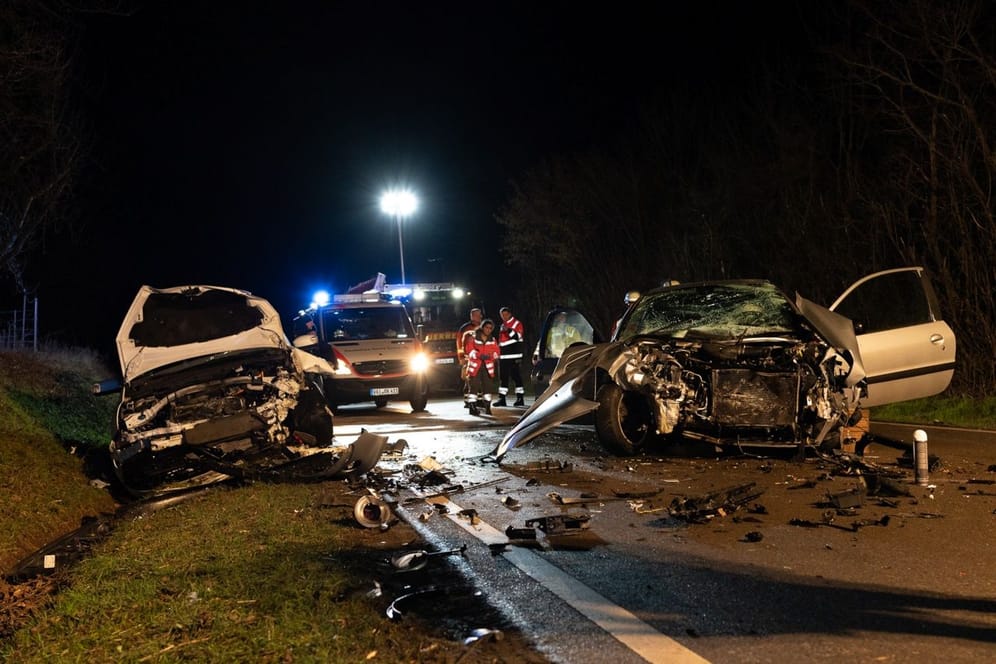 Schwerer Unfall in Oberriexingen bei Stuttgart: Ein Mann wurde schwer verletzt, zwei andere leicht.