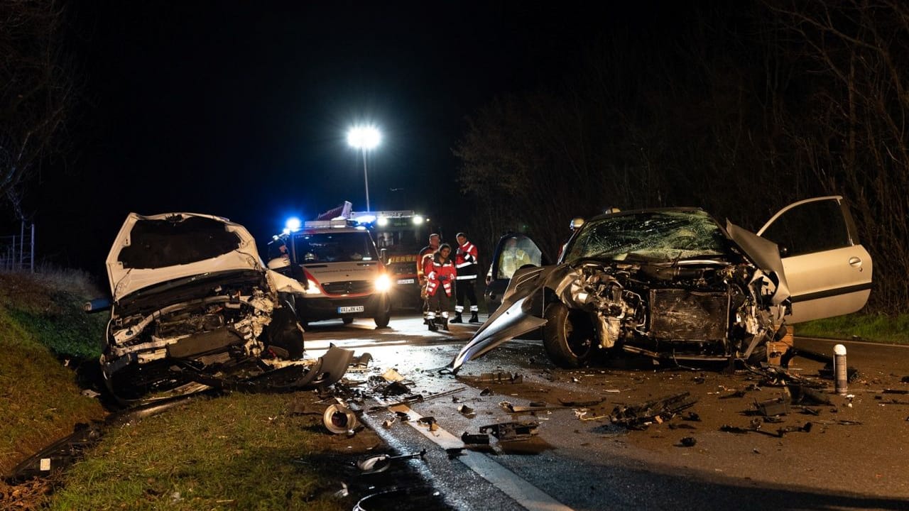 Schwerer Unfall in Oberriexingen bei Stuttgart: Ein Mann wurde schwer verletzt, zwei andere leicht.