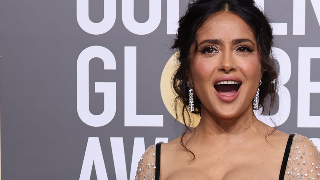 Salma Hayek: Die Schauspielerin posierte bei den 80. Golden Globe Awards auf dem roten Tepich.