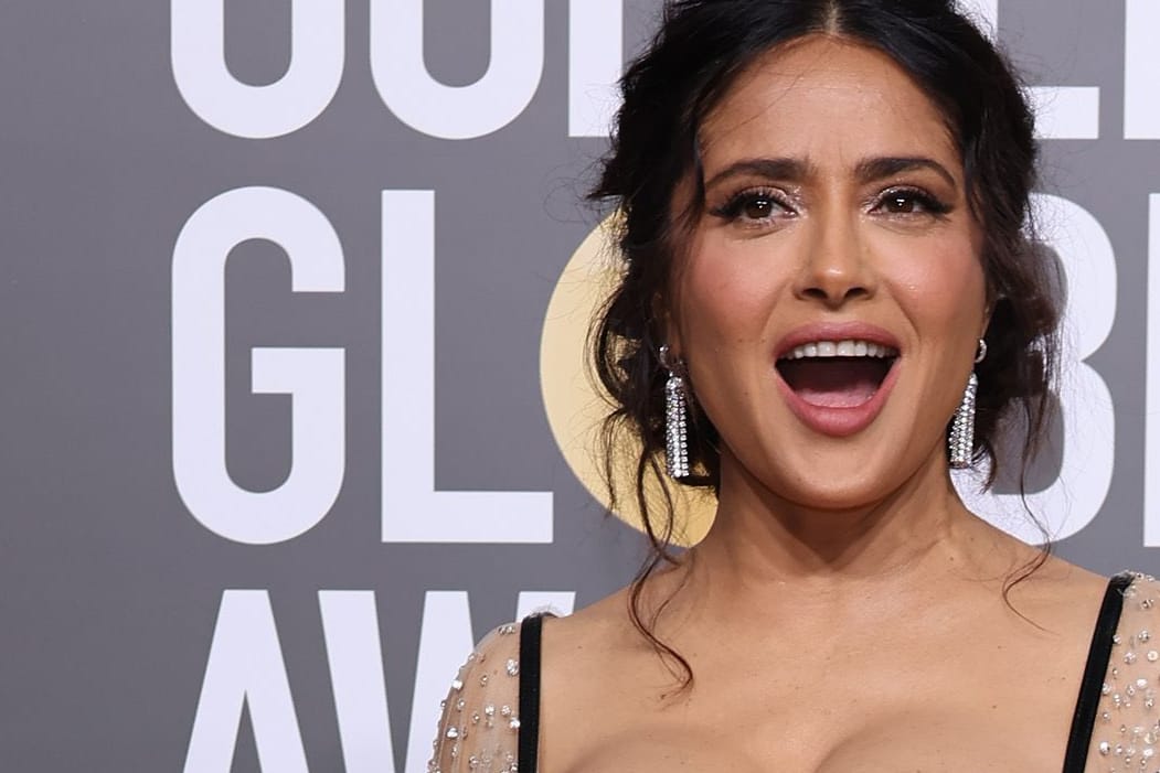 Salma Hayek: Die Schauspielerin posierte bei den 80. Golden Globe Awards auf dem roten Tepich.