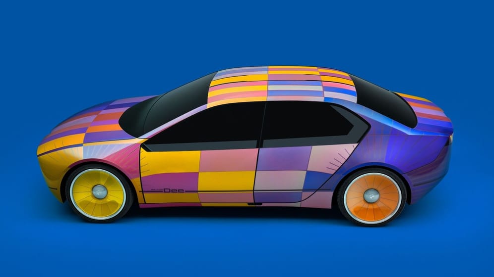 Gegen die Langeweile an der Ampel: Spezielle Folien an einem neuen BMW können 32 Farben annehmen. Die Technik soll für Serienautos weiterentwickelt werden.