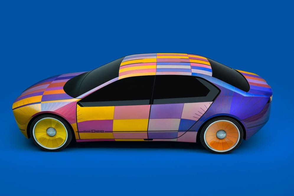 Gegen die Langeweile an der Ampel: Spezielle Folien an einem neuen BMW können 32 Farben annehmen. Die Technik soll für Serienautos weiterentwickelt werden.