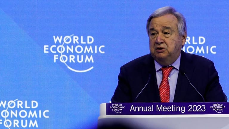 «Unsere Welt wird an einer Reihe von Fronten von einem perfekten Sturm heimgesucht», sagte UN-Generalsekretär António Guterres beim Weltwirtschaftsforum im schweizerischen Davos.