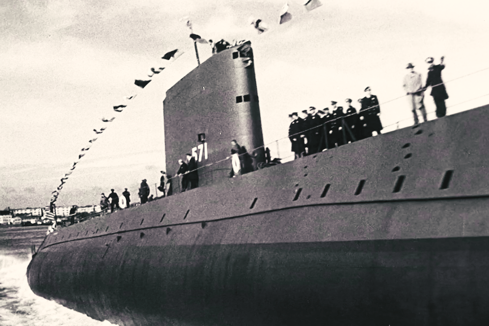 Erstes Atom-U-Boot der Welt: Beeindruckende Aufnahmen zeigen den Stapellauf der "USS Nautilus" und geben einen Einblick in ihre Fahrten und das Leben an Bord.