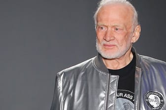 Buzz Aldrin: Der 93-Jährige macht sein privates Glück öffentlich.