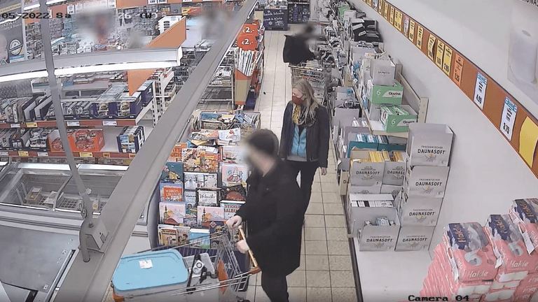 Das ist der letzte Anhaltspunkt der Polizei: Nach diesem Einkauf mit ihrem Ehemann im November verschwindet Vanessa Huber.