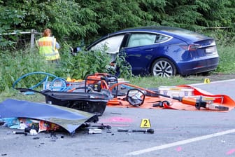 Die Unfallstelle: Die Tesla-Fahrerin überlebte, die drei Frauen im anderen Auto starben.
