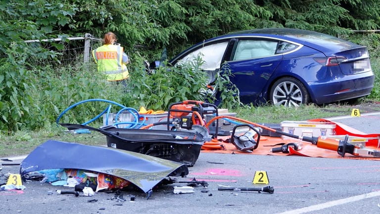 Die Unfallstelle: Die Tesla-Fahrerin überlebte, die drei Frauen im anderen Auto starben.