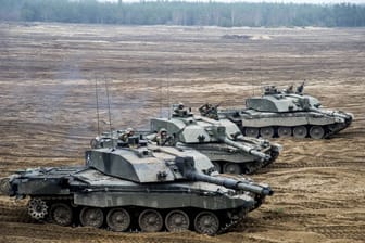 "Challenger 2" bei einer Übung in Polen: Die modernen Kampfpanzer haben eine deutlich höhere Durchschlagskraft als bisher zugesagte Schützenpanzer.