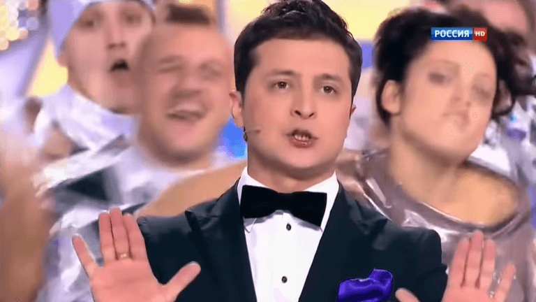 Ein unglaublich jung aussehender Selenskyj im russischen Staatsfernsehen: 2013 moderierte er die Neujahrssendung.