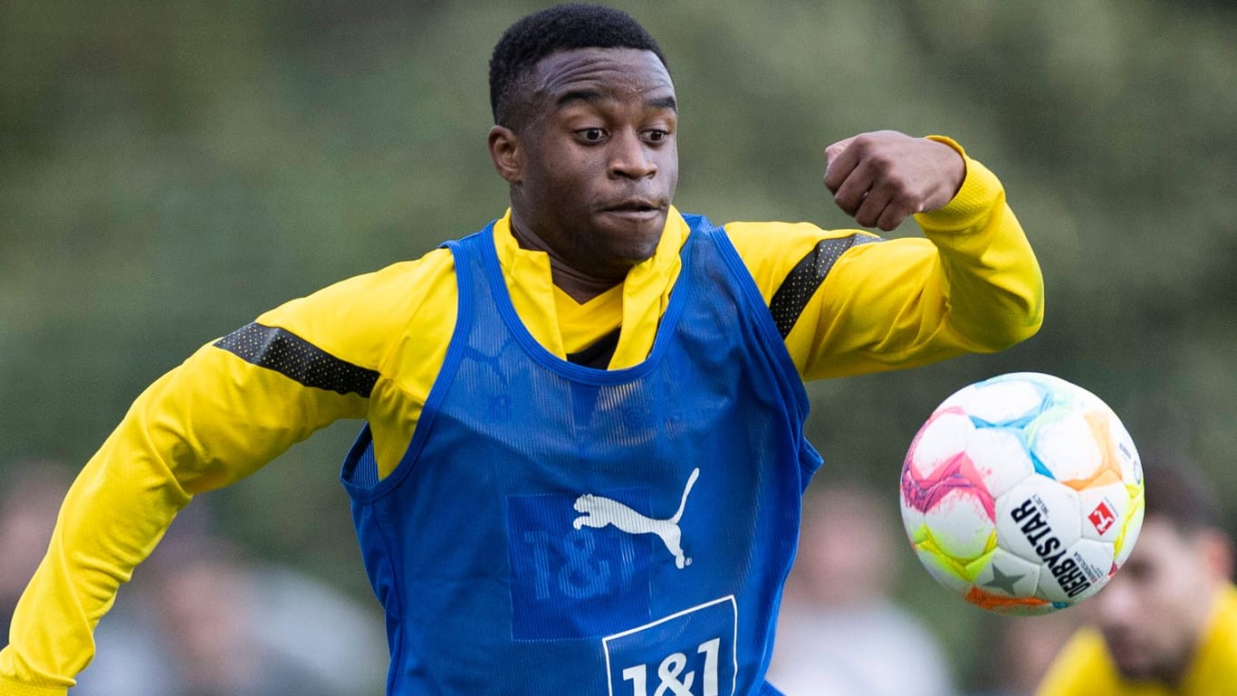 Youssoufa Moukoko beim BVB-Training: Der 18-Jährige gilt als Top-Talent.