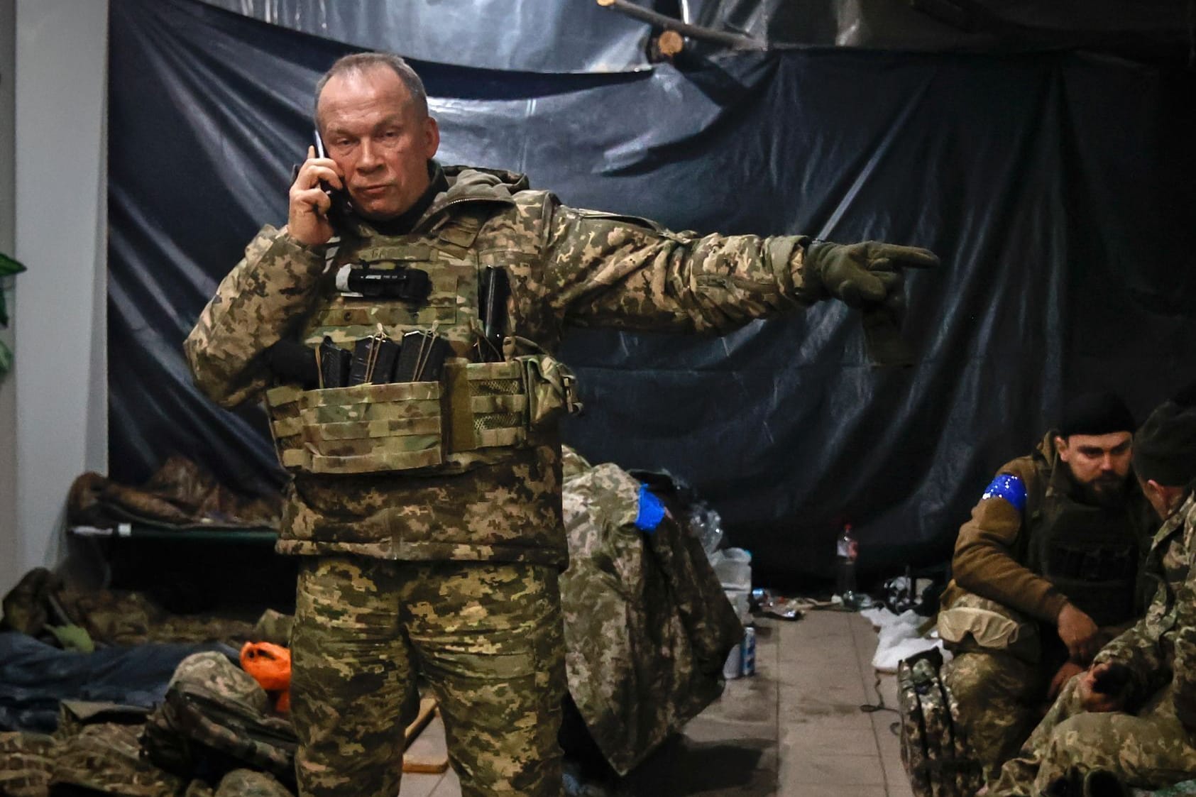 Generaloberst Oleksandr Syrskyi, Befehlshaber der ukrainischen Armee, in einem Unterstand in Soledar.