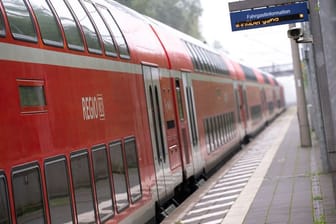 Ein Regionalzug der Deutschen Bahn (Symbolfoto): Gegen den 28-Jährigen wird nun ermittelt.