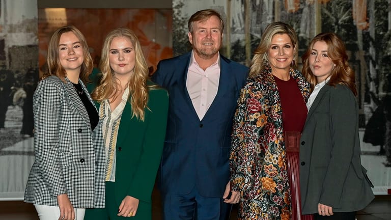 König Willem-Alexander und Königin Máxima mit ihren drei Töchtern.