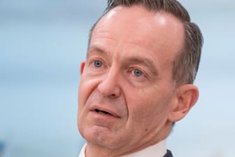 Volker Wissing (FDP): Der Verkehrssektor sei "aktuell das Schlusslicht" im Kampf gegen die Klimakrise, sagen die Grünen.
