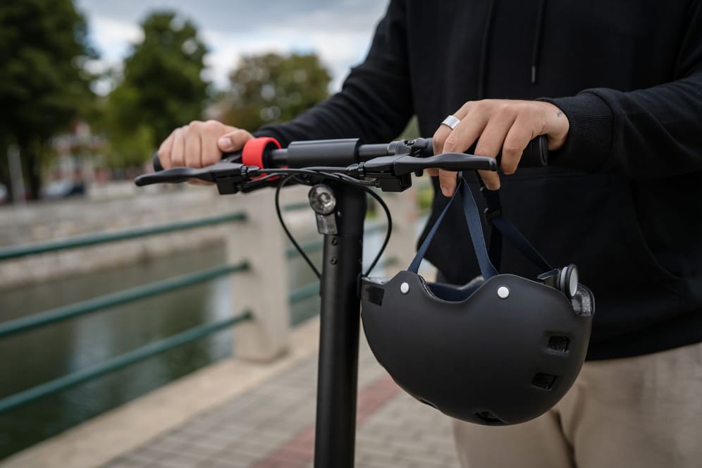 ﻿E-Scooter Helmpflicht: In den meisten EU-Ländern können Sie ohne einen Helm fahren.