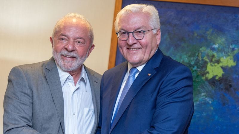 Treffen am Silvestertag in der brasilianischen Hauptstadt Brasília: Bundespräsident Frank-Walter Steinmeier sprach am Vorabend der feierlichen Amtseinführung mit dem neue brasilianische Präsidenten Lula.