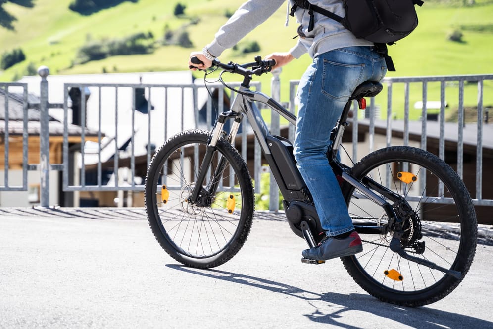 Zulassung von E-Bikes bis 50 km/h: Getunte E-Bikes dürfen nur auf Privatgrundstück gefahren werden.