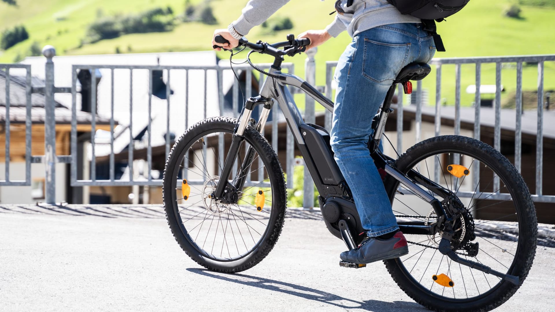 Zulassung von E-Bikes bis 50 km/h: Getunte E-Bikes dürfen nur auf Privatgrundstück gefahren werden.