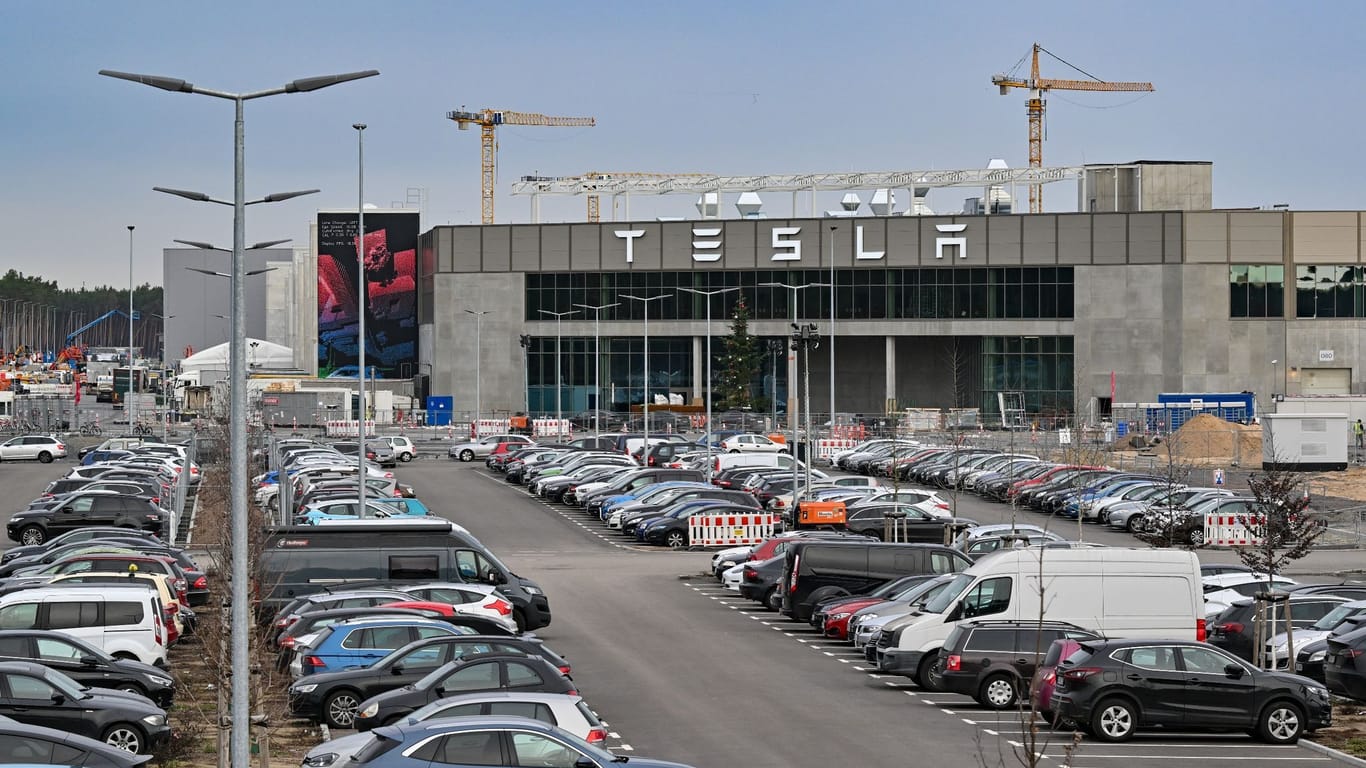 Das Werk der Tesla Gigafactory Berlin-Brandenburg: Schon vor seiner Ansiedelung hatte es öffentlich scharfe Kritik an dem Projekt gegeben.