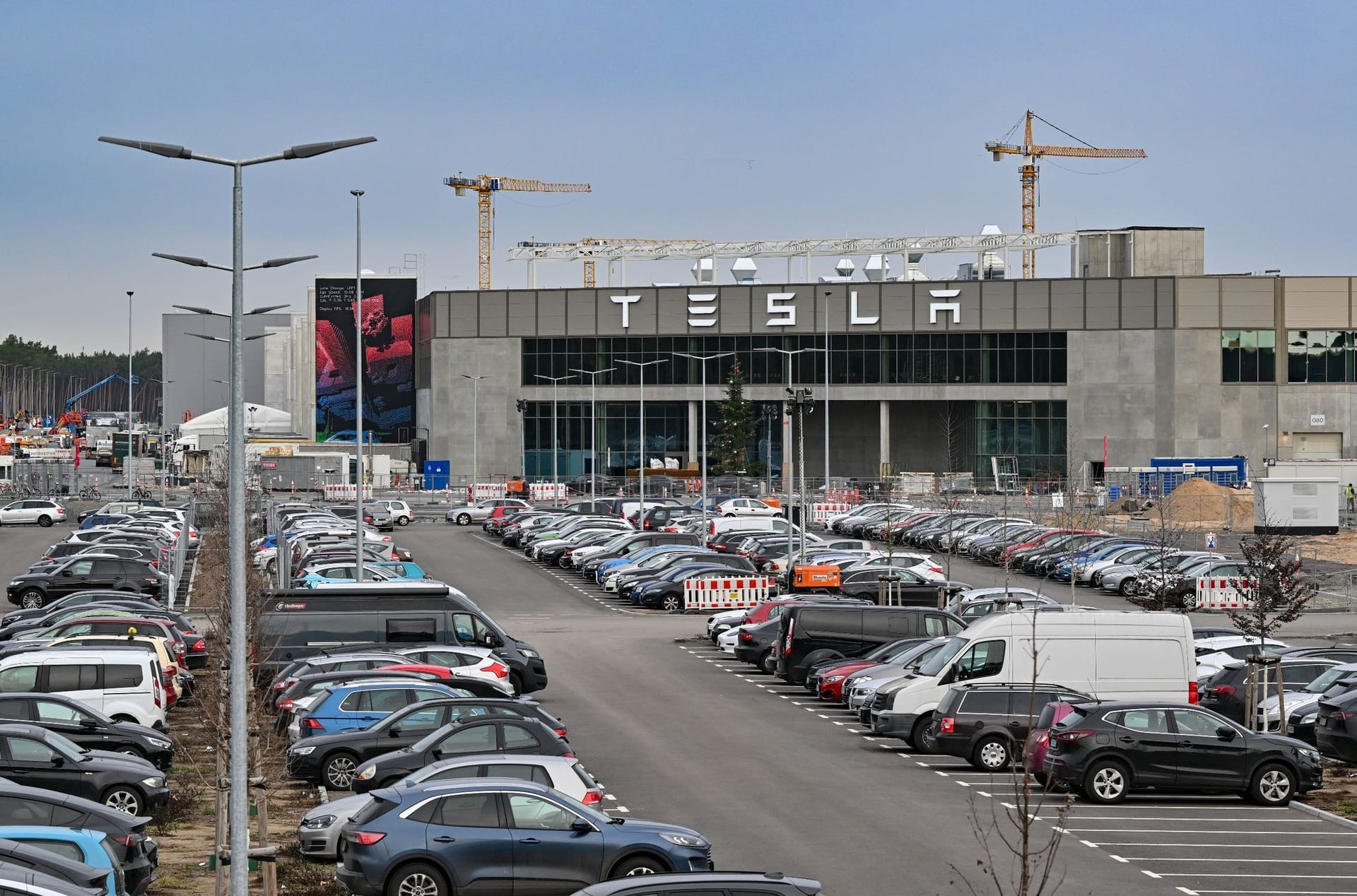 Das Werk der Tesla Gigafactory Berlin-Brandenburg: Schon vor seiner Ansiedelung hatte es öffentlich scharfe Kritik an dem Projekt gegeben.
