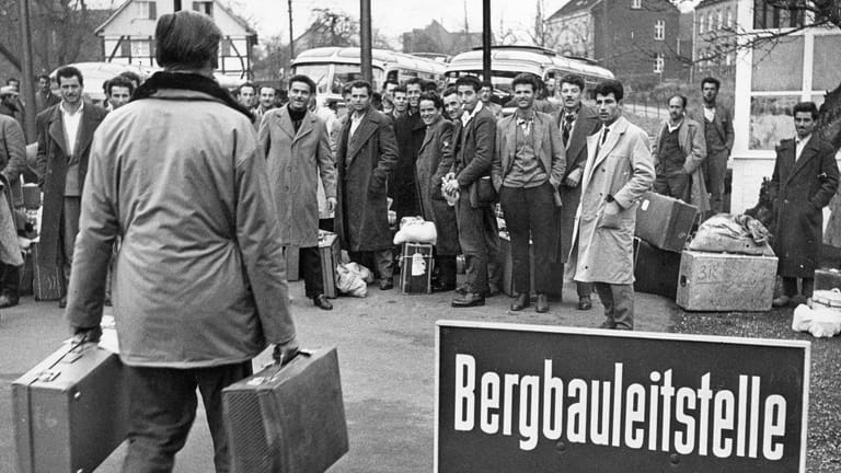 Sogenannte Gastarbeiter 1960: Viele entschlossen sich, in Deutschland zu bleiben.