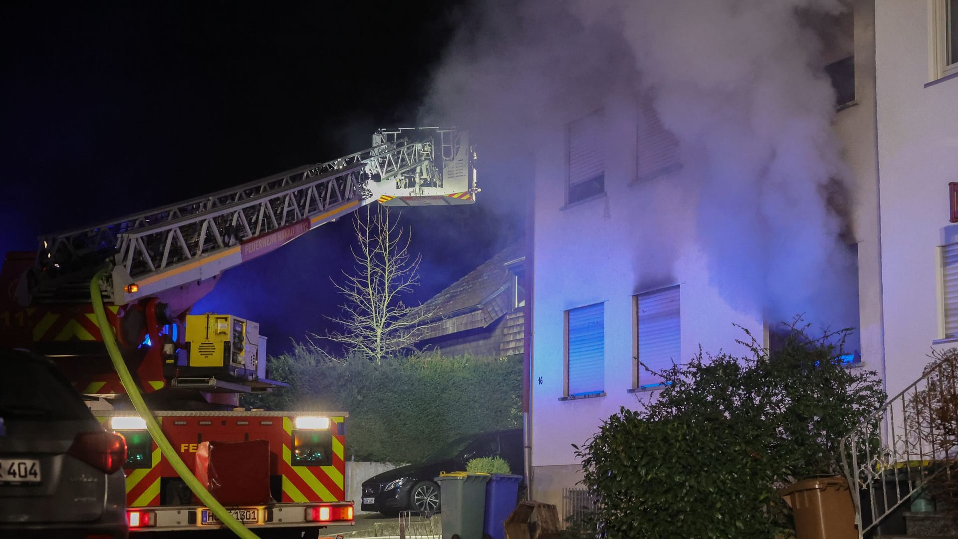 Feuer in Bruchköbel: Die Feuerwehr war mit etwa 50 Einsatzkräften vor Ort. Feuer in Bruchköbel: Die Feuerwehr war mit etwa 50 Einsatzkräften vor Ort.