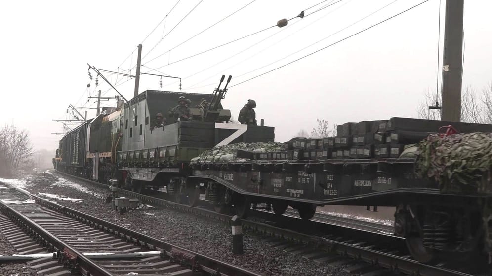 Ein russischer Panzerzug (Archivbild): Ein Modell ist in die Ukraine geschickt worden.