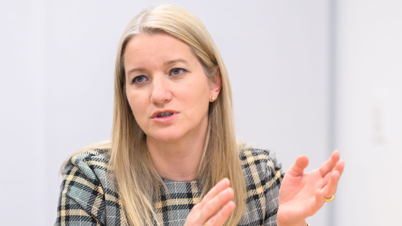 Niedersachsens Justizministerin Kathrin Wahlmann (SPD) (Archivbild): Im Bundesland soll Extremisten zukünftig der Zugang zum Schöffenamt erschwert werden.