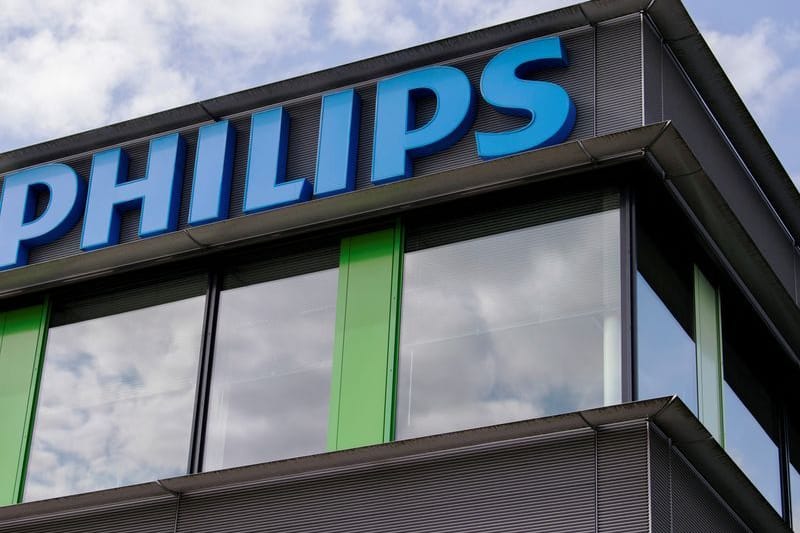 Der Hauptsitz von Philips Healthcare in Best, Niederlande: Ende September vergangenen Jahres hatte Philips etwas mehr als 79.000 Mitarbeiterinnen und Mitarbeiter beschäftigt. Der Hauptsitz von Philips Healthcare in Best, Niederlande: Ende September vergangenen Jahres hatte Philips etwas mehr als 79.000 Mitarbeiterinnen und Mitarbeiter beschäftigt.