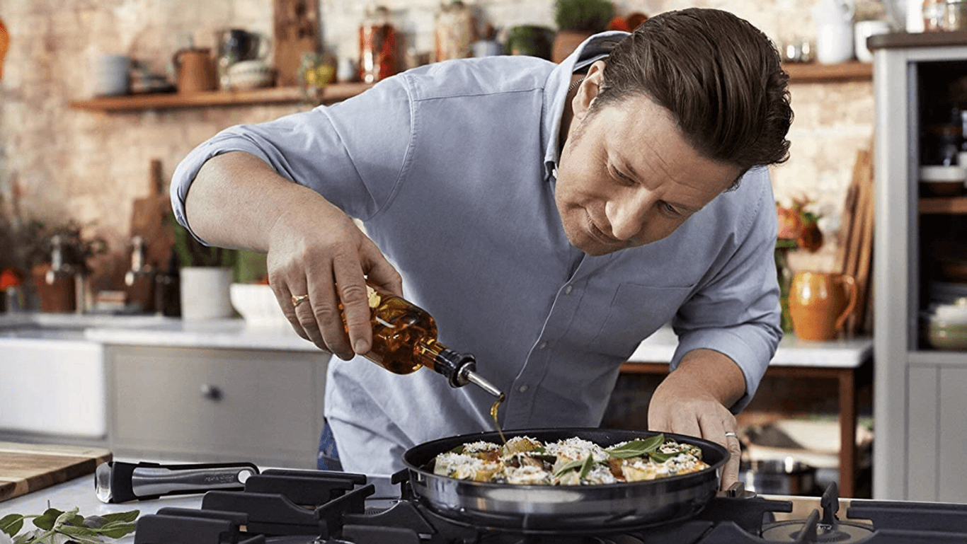 Deal-Highlight: Das beliebten Pfannenset von Tefal Jamie Oliver ist bei Amazon momentan besonders günstig erhältlich.