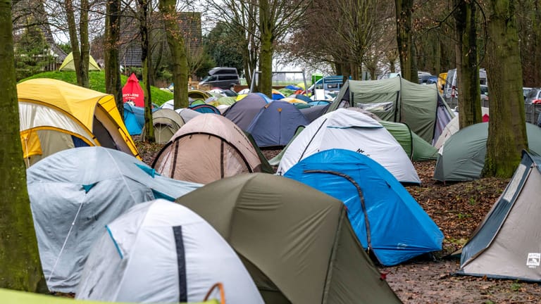 Camp von Klimaaktivisten: Mitglieder der Initiative "Lützerath lebt" nehme Stellung zu den Anschuldigungen der Anwohner.