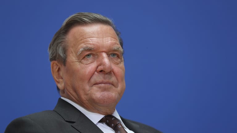 Altkanzler Gerhard Schröder: Durch den SPD-Mann konnte Russland einem Bericht zufolge Einfluss auf die Politik in Deutschland nehmen.