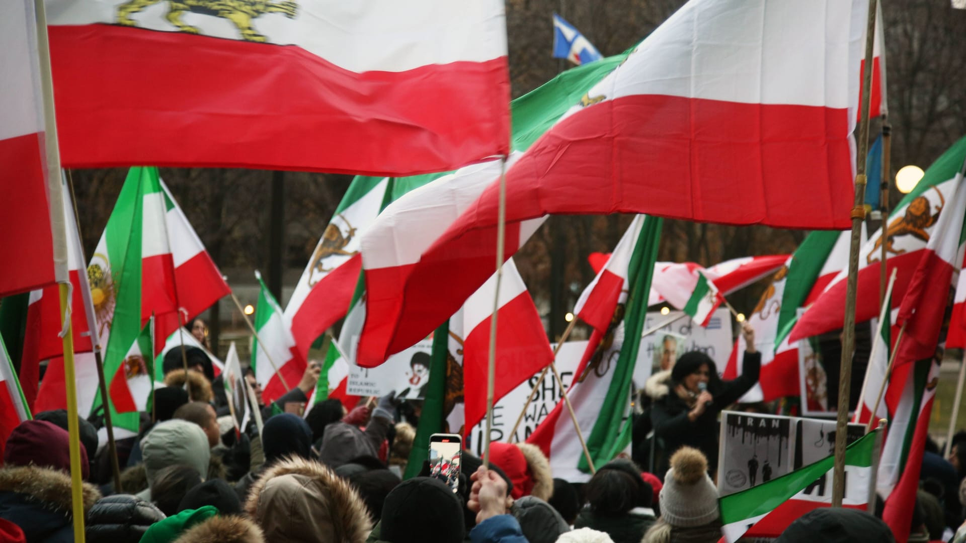 Proteste gegen das iranische Regime (Archivbild): Ein Paar wurde zu einer langen Haftstrafe verurteilt – wegen eines Tanzvideos.