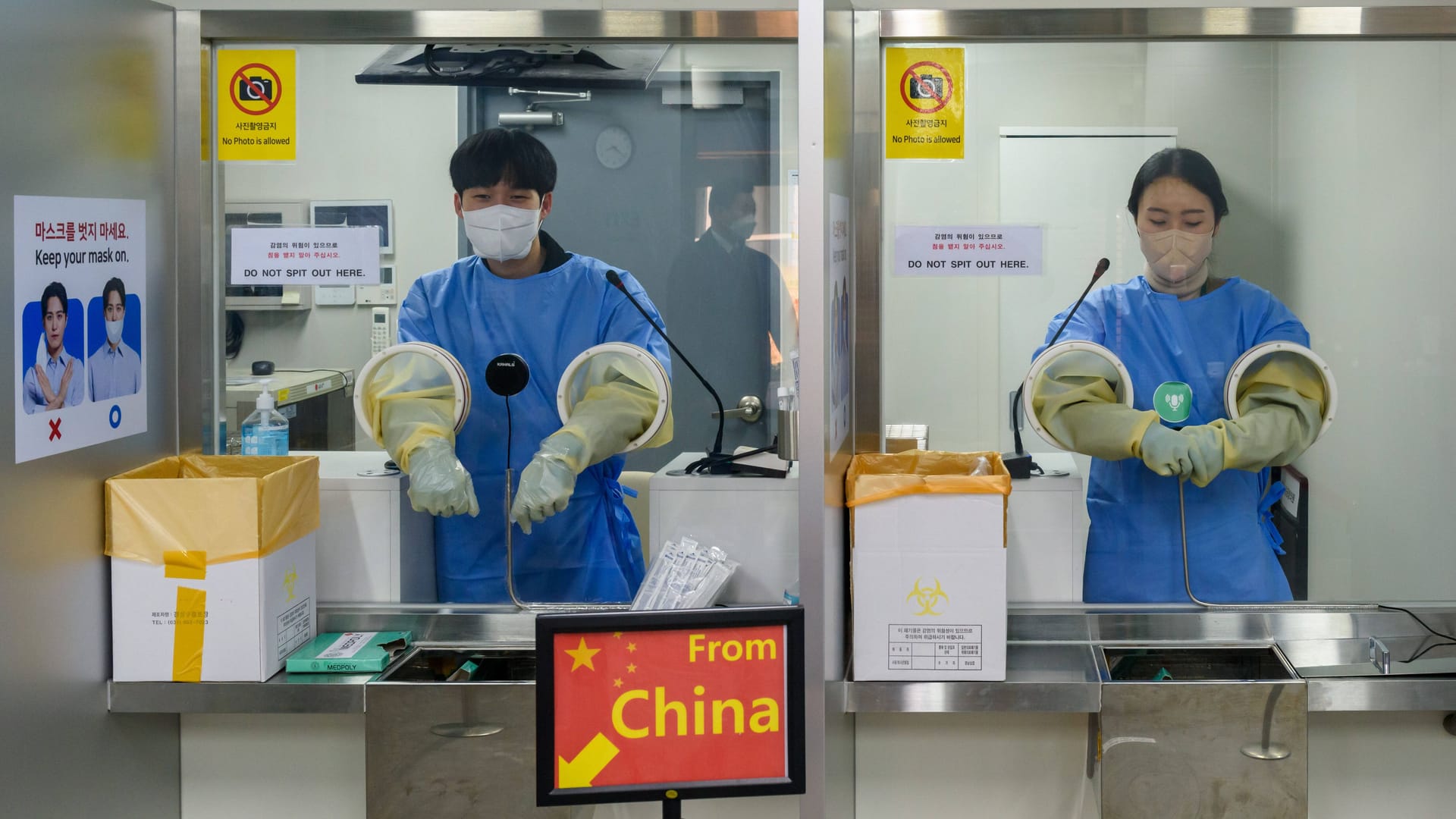 Teststation am Internationalen Flughafen nahe Seoul, Südkorea: Passagiere aus China müssen hier zum PCR-Test.