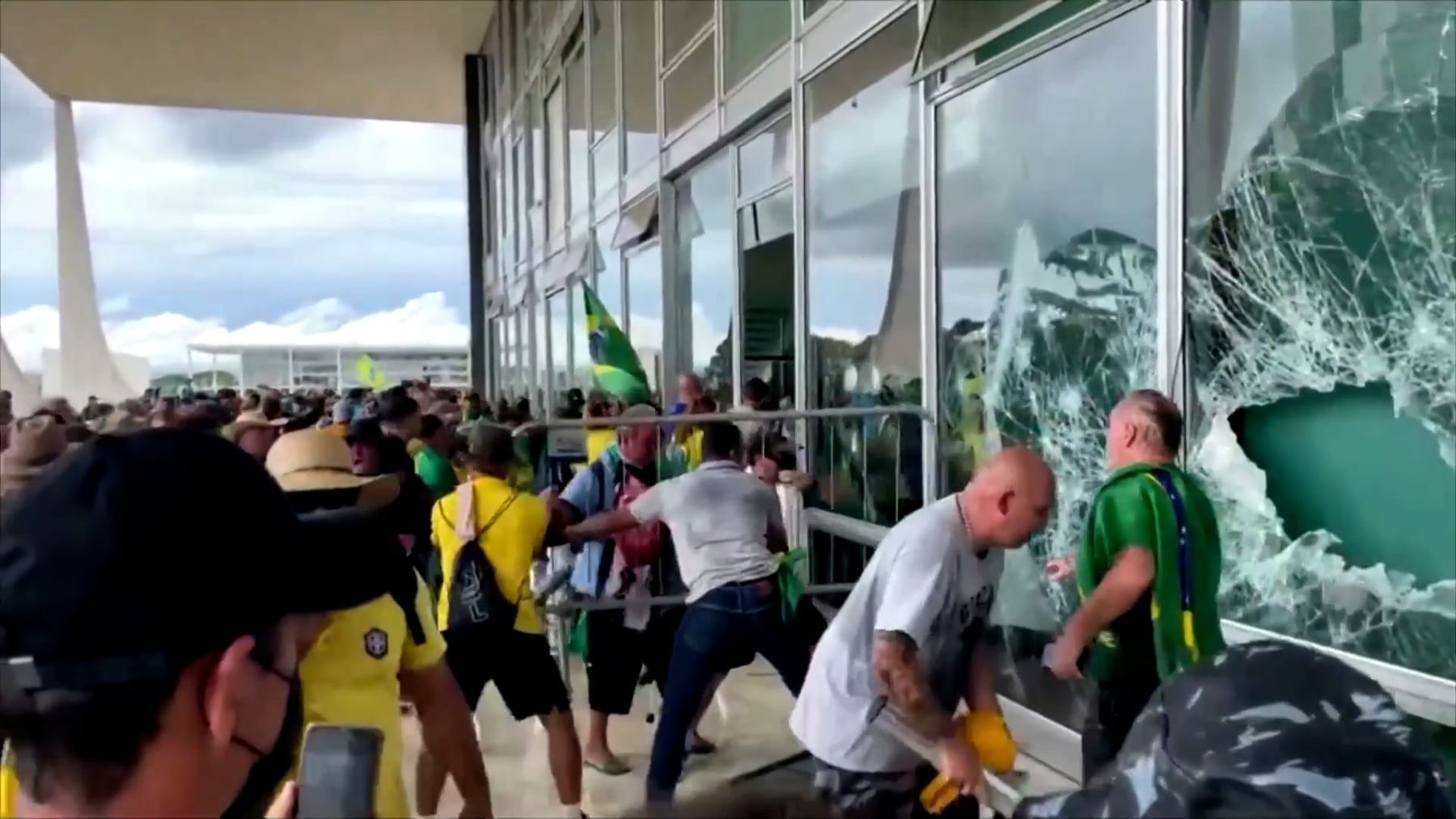 Bolsonaro in Florida: US politician Ocasio-Cortez demands expulsion