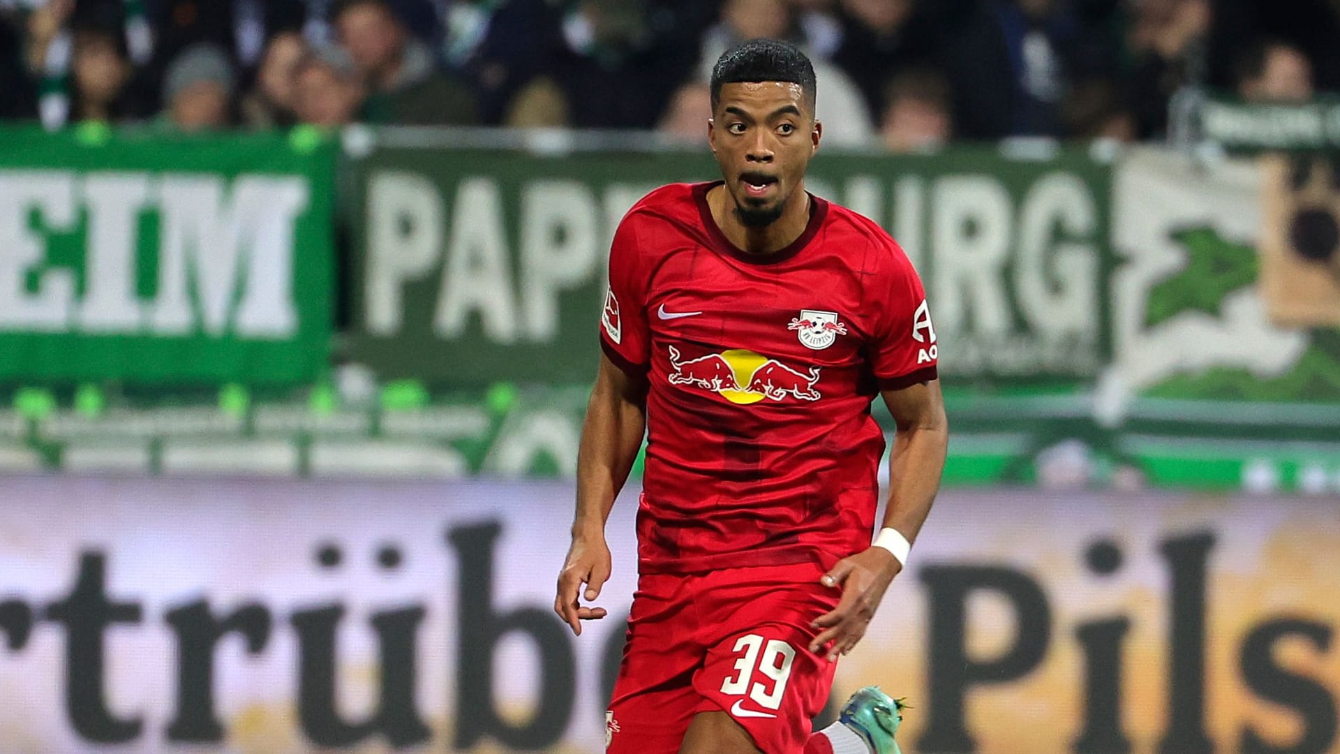 Benjamin Henrichs: Der Nationalspieler spielt in der Bundesliga für RB Leipzig.