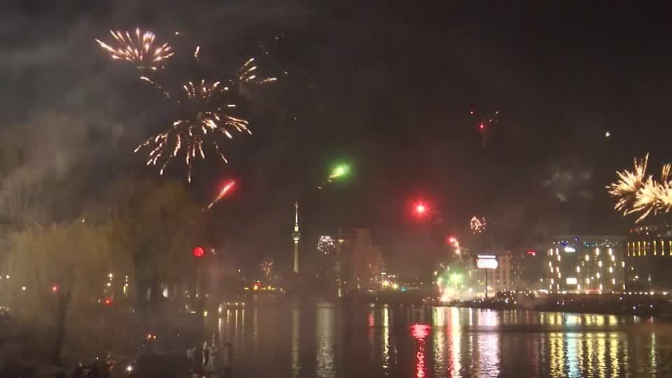 BERLIN-SILVESTER/FEUERWERK